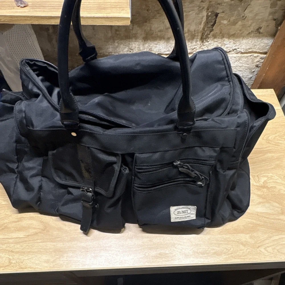 Zumit Large Black Nylon Duffle Gym Bag Zip Closure 3 Pockets Adjustable Strap